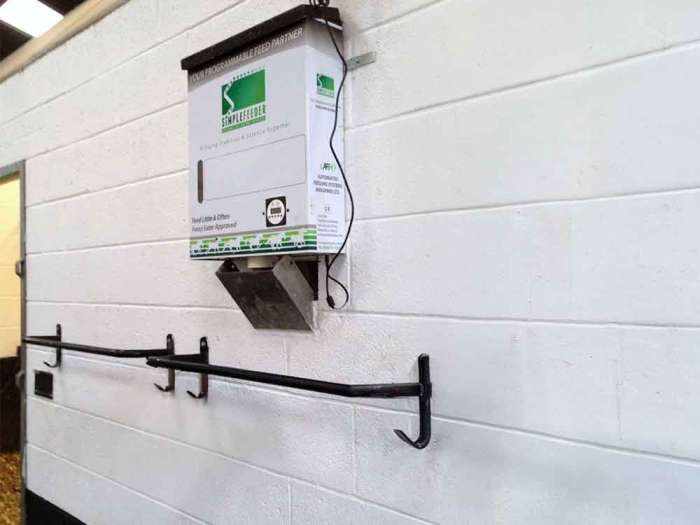 Futterautomat, Stall, Weide, Weidezelt, Trockenfutter